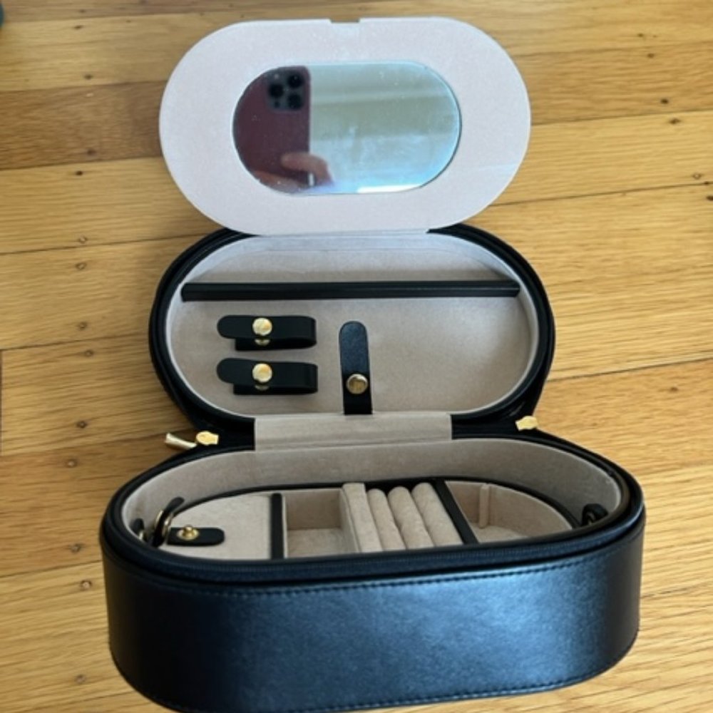 Wolf Est 1834 black travel jewelry box